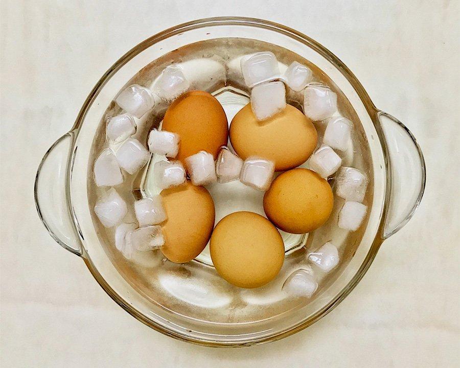 Cách làm món trứng hồng đào ngâm nước tương