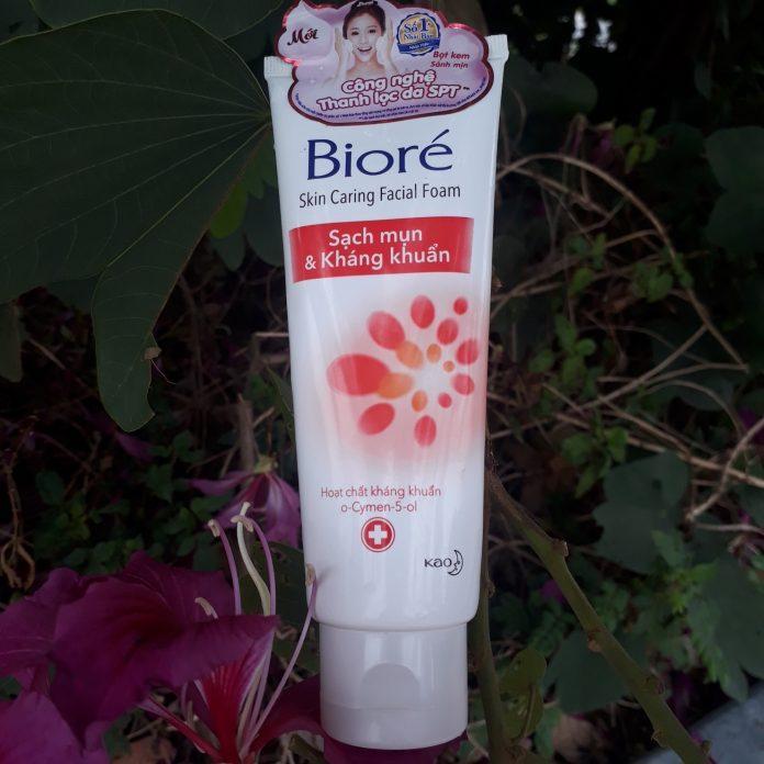 Sữa rửa mặt Bioré Skin Caring Facial Foam