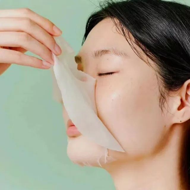 Top 10 mặt nạ dưỡng trắng da tốt nhất: hiệu ứng da trắng tức thì Hiệu quả của các sản phẩm mặt nạ dưỡng trắng cần thời gian mới có thể thấy rõ (Ảnh: internet)