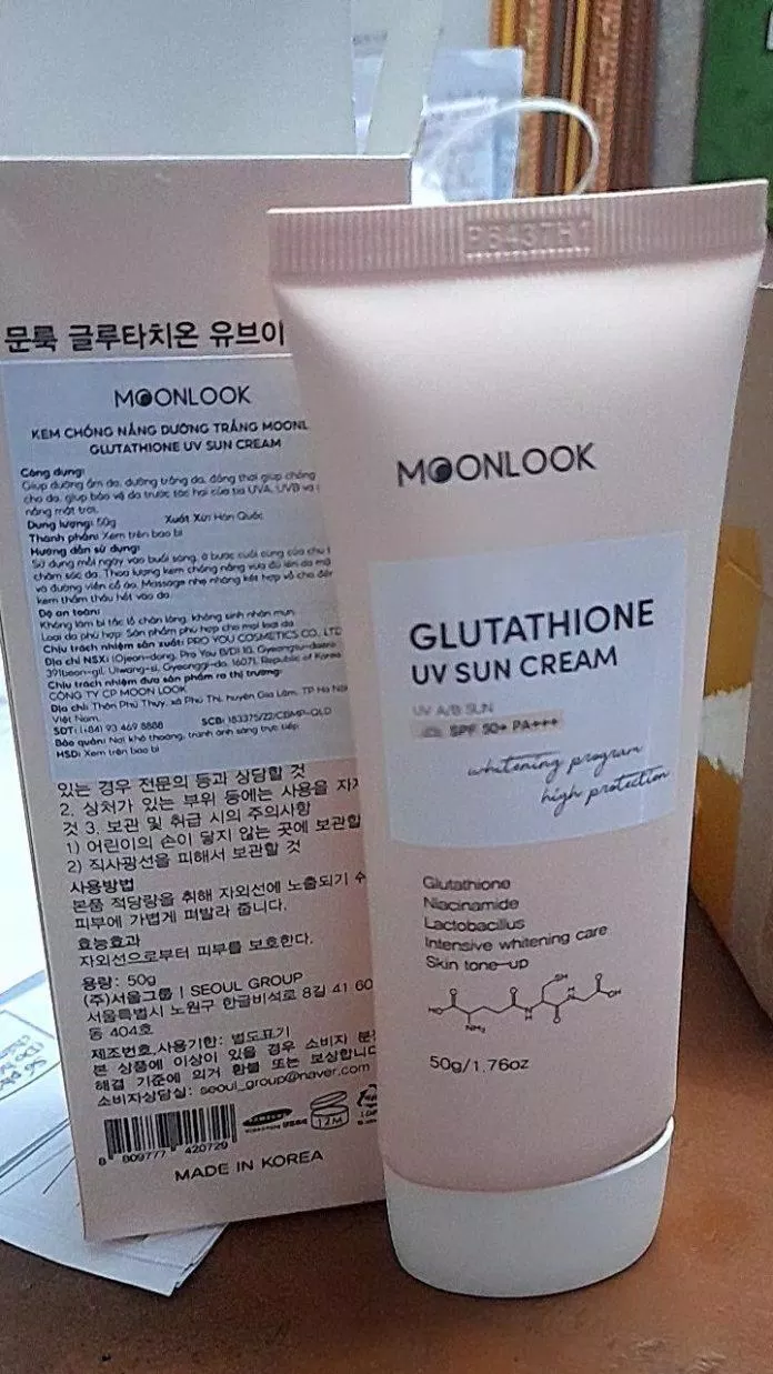 Review kem chống nắng MoonLook Glutathione UV Sun Cream có tốt không? bà bầu dùng được không? Kem chống nắng MoonLook chính hãng có tem phụ tiết Việt đi kèm.