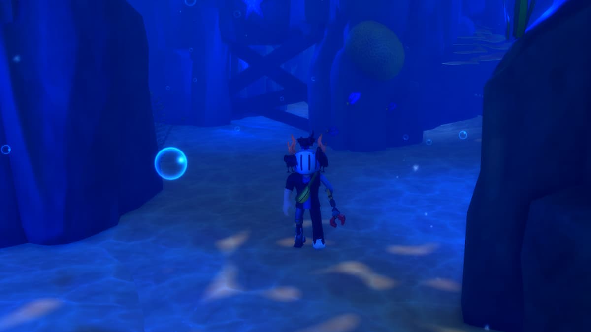 Roblox Fishbait Escape Avatar Wearing Silver Helme Adorned With Crows And Cat Wielding A Metal Claw Arm Underwater